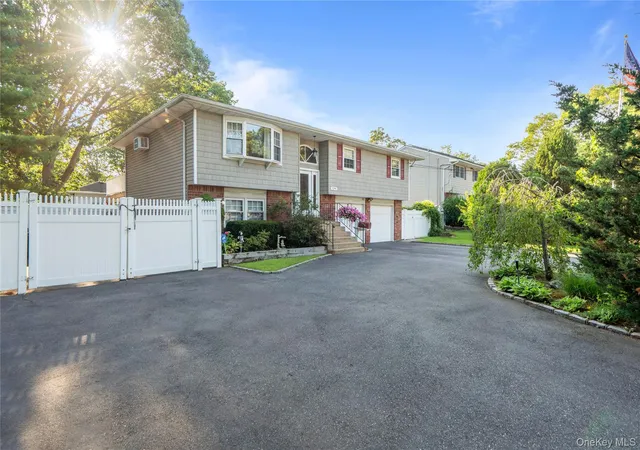 2nd image of 1296 Oak Ave, Islip, NY 11795 | MLS# 1022640