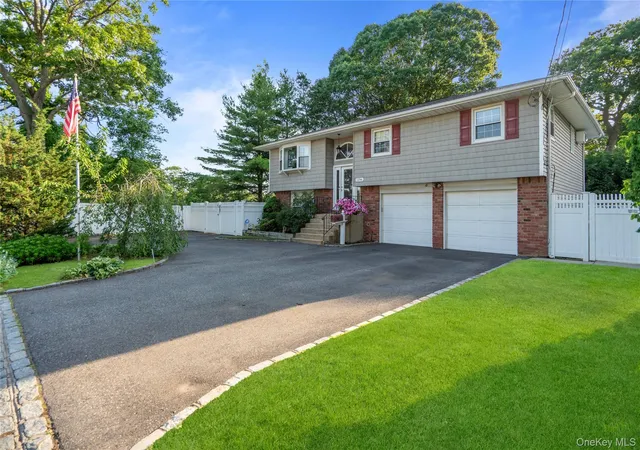 3rd image of 1296 Oak Ave, Islip, NY 11795 | MLS# 1022640
