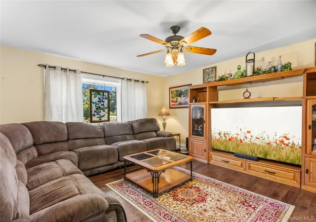 5th image of 1296 Oak Ave, Islip, NY 11795 | MLS# 1022640