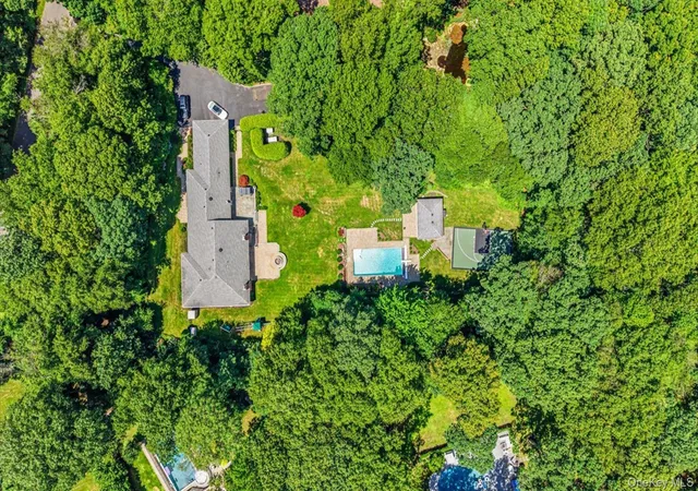 41st image of 15 Tiber Rd, Syosset, NY 11791 | MLS# 1022670