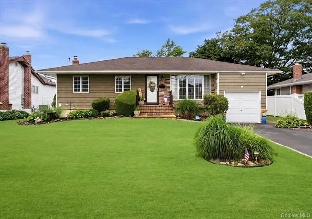 1st image of 17 Mohawk Pl, Oyster Bay, NY 11758 | MLS# 1022675