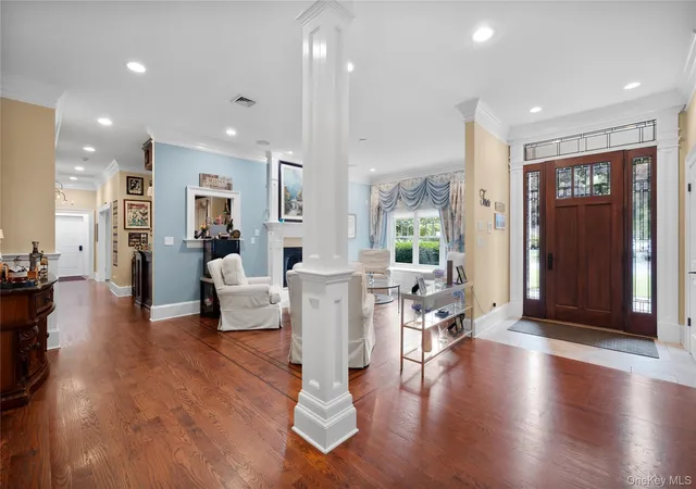 3rd image of 23 Country View Ln, Islip, NY 11730 | MLS# 1022678