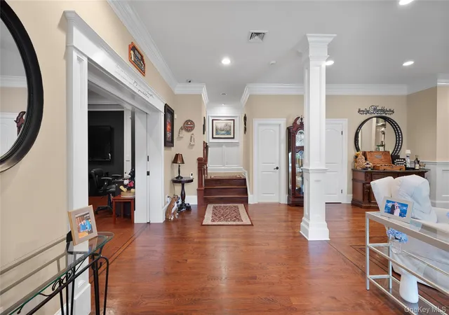 5th image of 23 Country View Ln, Islip, NY 11730 | MLS# 1022678