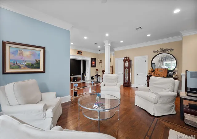 4th image of 23 Country View Ln, Islip, NY 11730 | MLS# 1022678