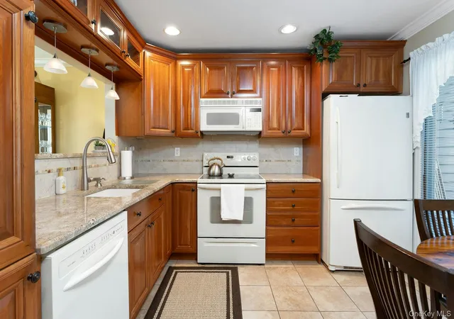 3rd image of 114 Ridgeview Lane #114, Yorktown, NY 10598 | MLS# 1022681