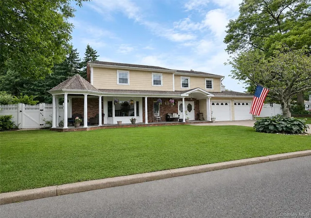 1st image of 4 Royal Oak Ct, Holbrook, NY 11741 | MLS# 1022684