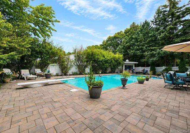 4th image of 4 Royal Oak Ct, Holbrook, NY 11741 | MLS# 1022684