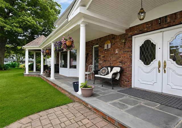 5th image of 4 Royal Oak Ct, Holbrook, NY 11741 | MLS# 1022684