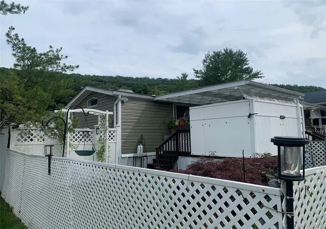Homes for sale in Haverstraw, NY | 146 Parkway Trailer Ct, Haverstraw, NY 10970 | MLS# 1022704