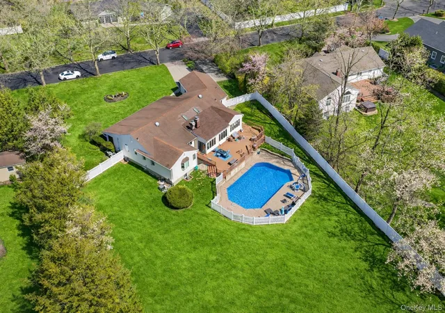 Photo 2 of Mansion for sale at 8 Penn Dr, Huntington, NY 11746 | MLS# 1022708 | Listing updated on 2026-08-17