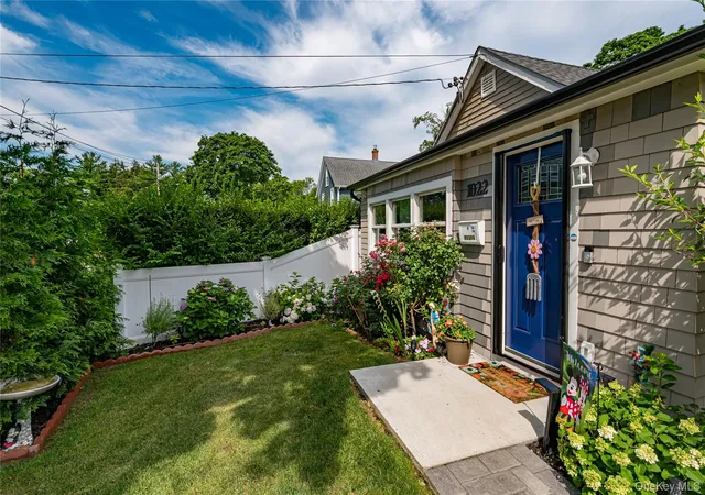 Photo 3 of Single family home for sale at 1022 Parkway St, Riverhead, NY 11901 | MLS# 1022749 | Listing updated on 2026-10-09