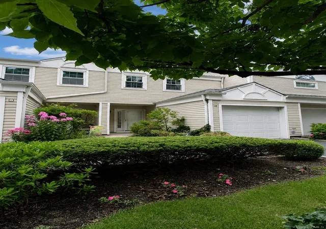 Condo for sale at 3 Pidgeon Ct, Manorville, NY 11949 | MLS# 1022774