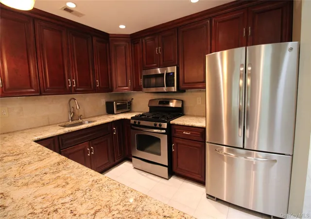 Photo 3 of Condo for sale at 3 Pidgeon Ct, Manorville, NY 11949 | MLS# 1022774 | Listing updated on 2026-08-24