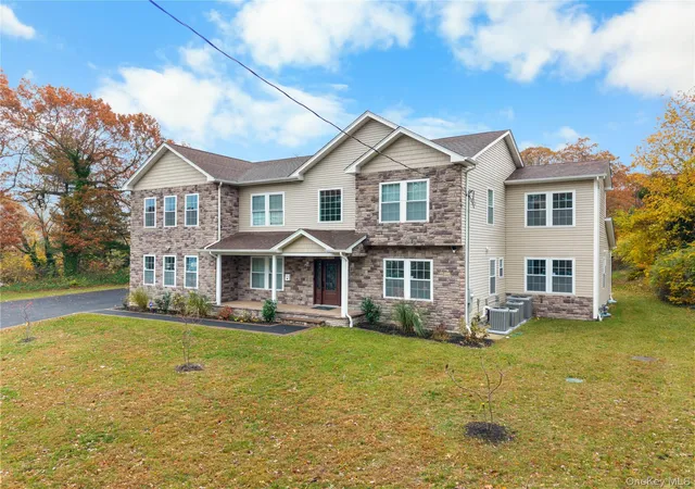 3rd image of 4 Coventry Ct, Babylon, NY 11798 | MLS# 1022777