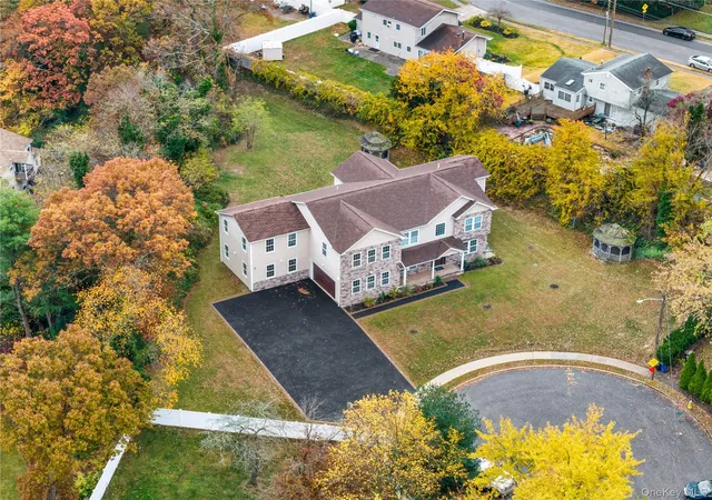 5th image of 4 Coventry Ct, Babylon, NY 11798 | MLS# 1022777