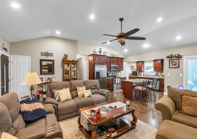 4th image of 84 Juniper Ave, Ronkonkoma, NY 11779 | MLS# 1022778