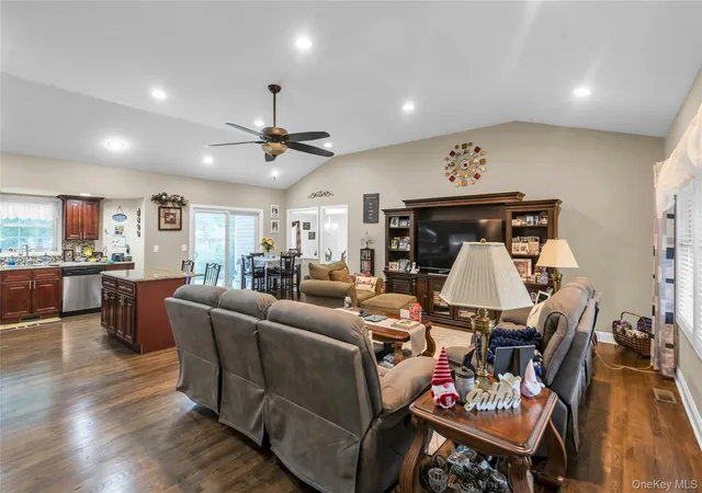 5th image of 84 Juniper Ave, Ronkonkoma, NY 11779 | MLS# 1022778