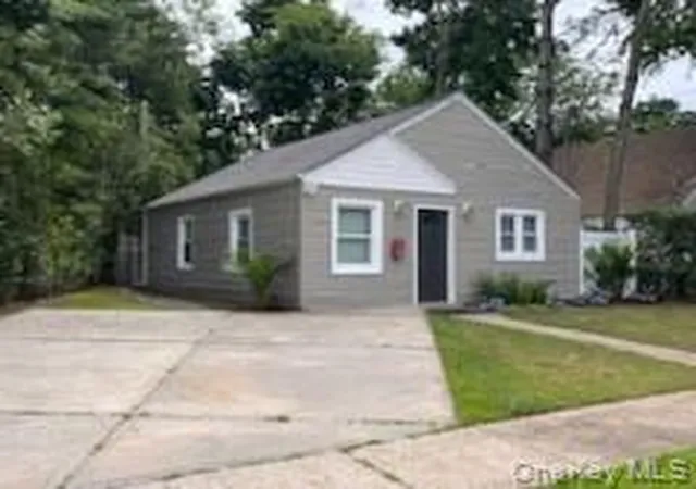 Photo 2 of Sale Pending at 44 Commander Ave, Hempstead, NY 11550 | MLS# 1022802 | Listing updated on 2026-09-15