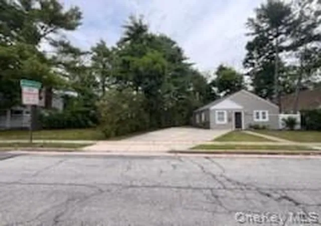Photo 3 of Sale Pending at 44 Commander Ave, Hempstead, NY 11550 | MLS# 1022802 | Listing updated on 2026-09-15