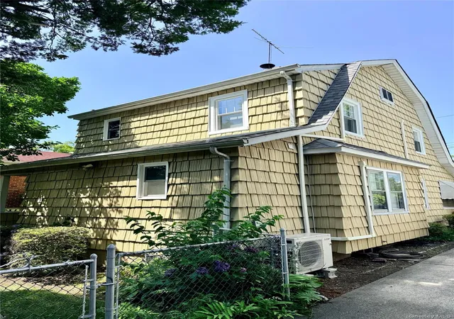 3rd image of 4112 Glenwood St, Little Neck, NY 11363 | MLS# 1022809