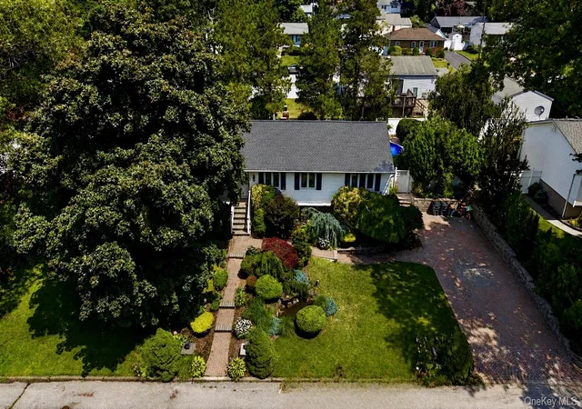 2nd image of 9 Starr St, Brookhaven, NY 11776 | MLS# 1022825