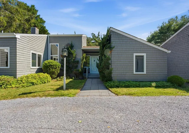 Photo 3 of Sale Pending at 7 Tuthill Ln, Southampton, NY 11960 | MLS# 1022829 | Listing updated on 2026-09-20