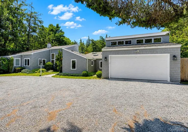 Photo 3 of Sale Pending at 7 Tuthill Ln, Southampton, NY 11960 | MLS# 1022829 | Listing updated on 2026-09-20