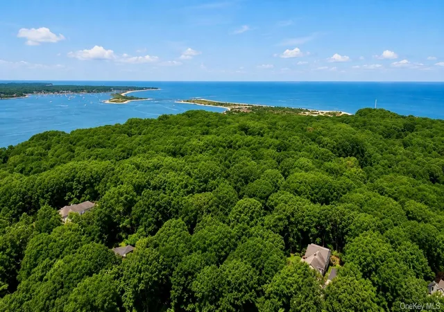 Photo 4 of Sale Pending at 21 Druid Hl Rd, Port Jefferson, NY 11777 | MLS# 1022843 | Listing updated on 2026-08-09