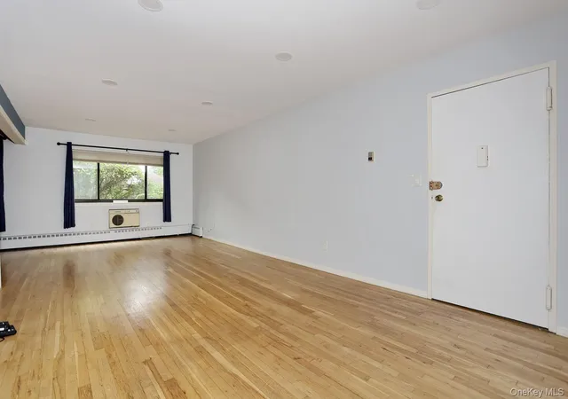 Homes for sale in Orangetown, NY | 6 W Lawrence Park Dr #2, Orangetown, NY 10968 | MLS# 1022871