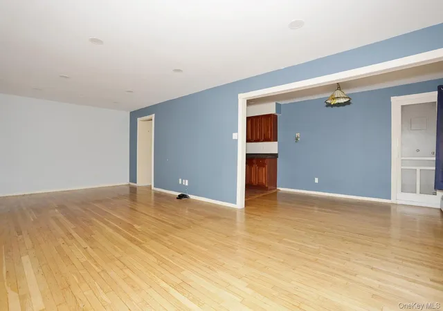 Homes for sale in Orangetown, NY | 6 W Lawrence Park Dr #2, Orangetown, NY 10968 | MLS# 1022871