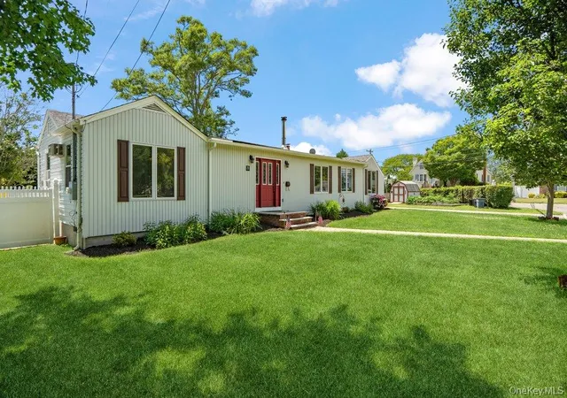 Homes for sale in Babylon, NY | 76 Alton Rd, Babylon, NY 11702 | MLS# 1022875