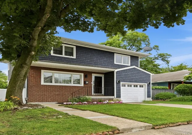 Photo 3 of Sale Pending at 4 Pequot Ave, North Hempstead, NY 11050 | MLS# 1022886 | Listing updated on 2026-07-28