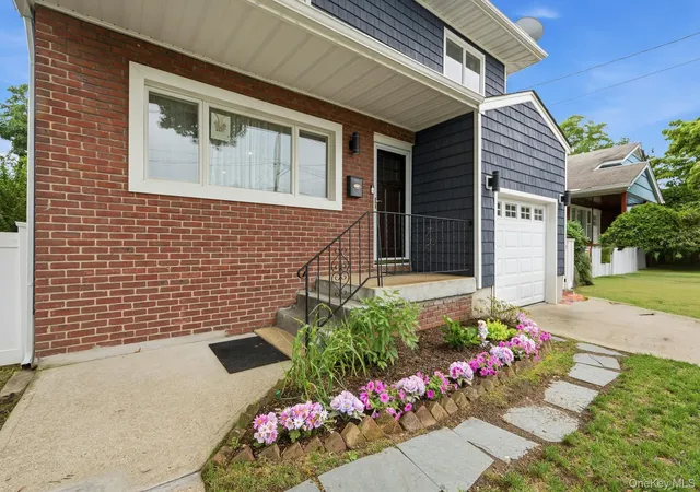 Photo 3 of Sale Pending at 4 Pequot Ave, North Hempstead, NY 11050 | MLS# 1022886 | Listing updated on 2026-07-28