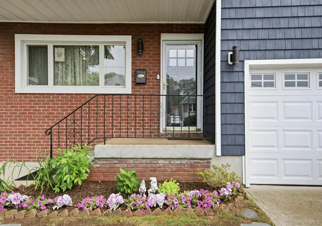 Photo 4 of Sale Pending at 4 Pequot Ave, North Hempstead, NY 11050 | MLS# 1022886 | Listing updated on 2026-07-28