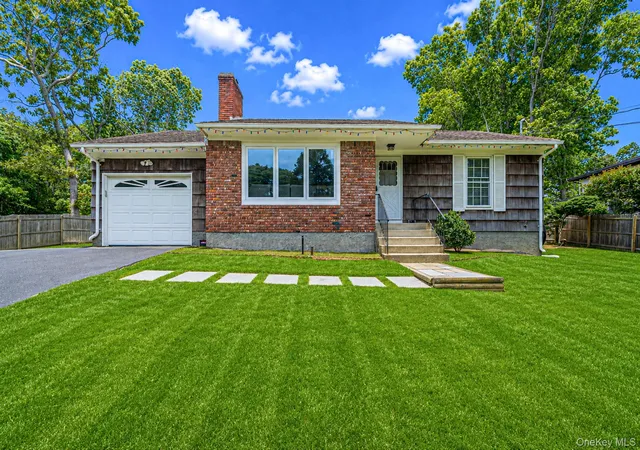 1st image of 6 Rolling Woods Ln, Hampton Bays, NY 11946 | MLS# 1022898