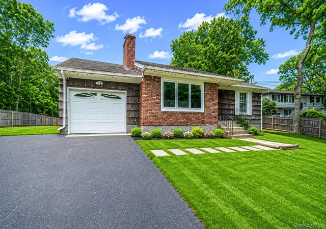 2nd image of 6 Rolling Woods Ln, Hampton Bays, NY 11946 | MLS# 1022898