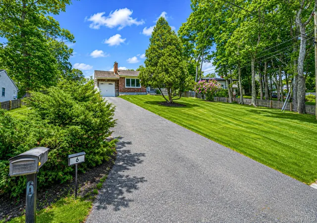 4th image of 6 Rolling Woods Ln, Hampton Bays, NY 11946 | MLS# 1022898