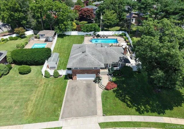 Photo 1 of Single family home for sale at 32 Lark Dr, Oyster Bay, NY 11797 | MLS# 1022916 | Listing updated on 2026-10-03