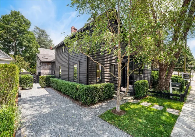 Photo 1 of Single family home for sale at 221 Division St, Southampton, NY 11963 | MLS# 1022927 | Listing updated on 2026-10-07