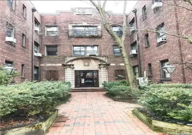 Homes for sale in North Hempstead, NY | 7 Bond St #2C, North Hempstead, NY 11021 | MLS# 1022929