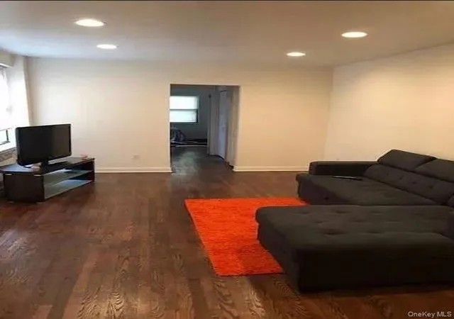 Homes for sale in North Hempstead, NY | 7 Bond St #2C, North Hempstead, NY 11021 | MLS# 1022929