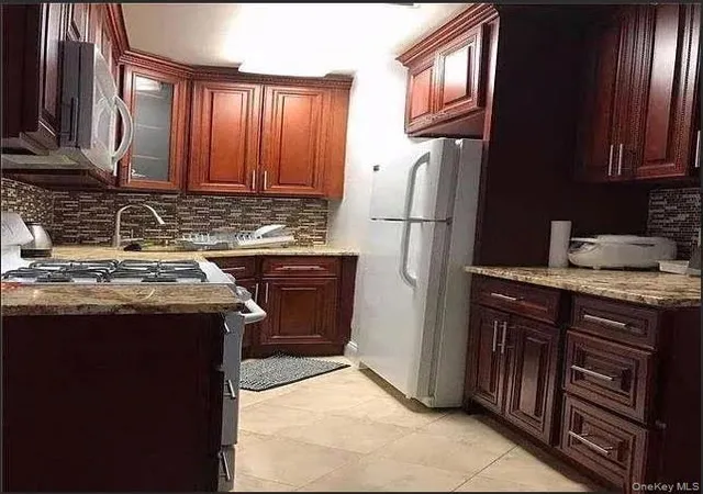 Homes for sale in North Hempstead, NY | 7 Bond St #2C, North Hempstead, NY 11021 | MLS# 1022929