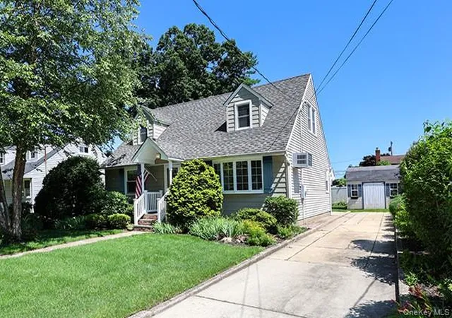 36th image of 219 Lindbergh St, Massapequa Park, NY 11762 | MLS# 1022932