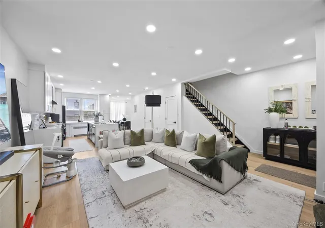 Listing Photo 5 - Condo for sale in building located at 1518 Fielding St, New York, NY 10469