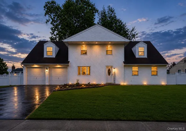 Photo 1 of Single family home for sale at 26 King St, Brookhaven, NY 11776 | MLS# 1022946 | Listing updated on 2026-10-07