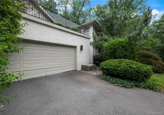 3rd image of 5250 Arlington Ave, Bronx, NY 10471 | MLS# 1022953