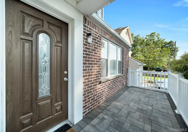 Photo 2 of Single family home for sale at 102 Strattford Rd, North Hempstead, NY 11040 | MLS# 1022963 | Listing updated on 2026-09-28