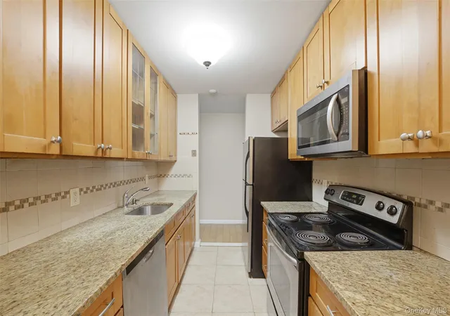 Homes for sale in Yonkers, NY | 421 N Broadway, Yonkers, NY 10701
