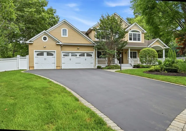 2nd image of 12 Glenridge Ln, Kings Park, NY 11754 | MLS# 1022986