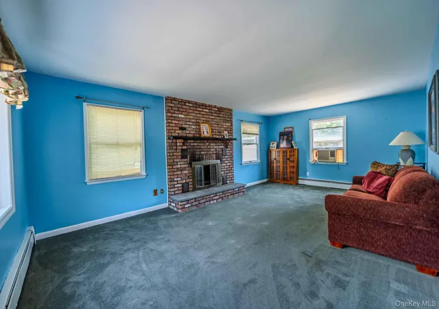 Photo 3 of Sale Pending at 21 Madeley Ln, Brookhaven, NY 11790 | MLS# 1022987 | Listing updated on 2026-08-21